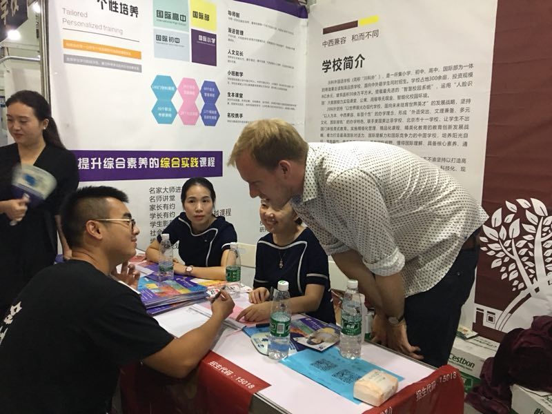 川科外國語學(xué)校，火熱報名咨詢中
