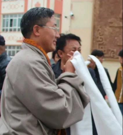 厲害了，央視媒體走進(jìn)若爾蓋藏文中學(xué)