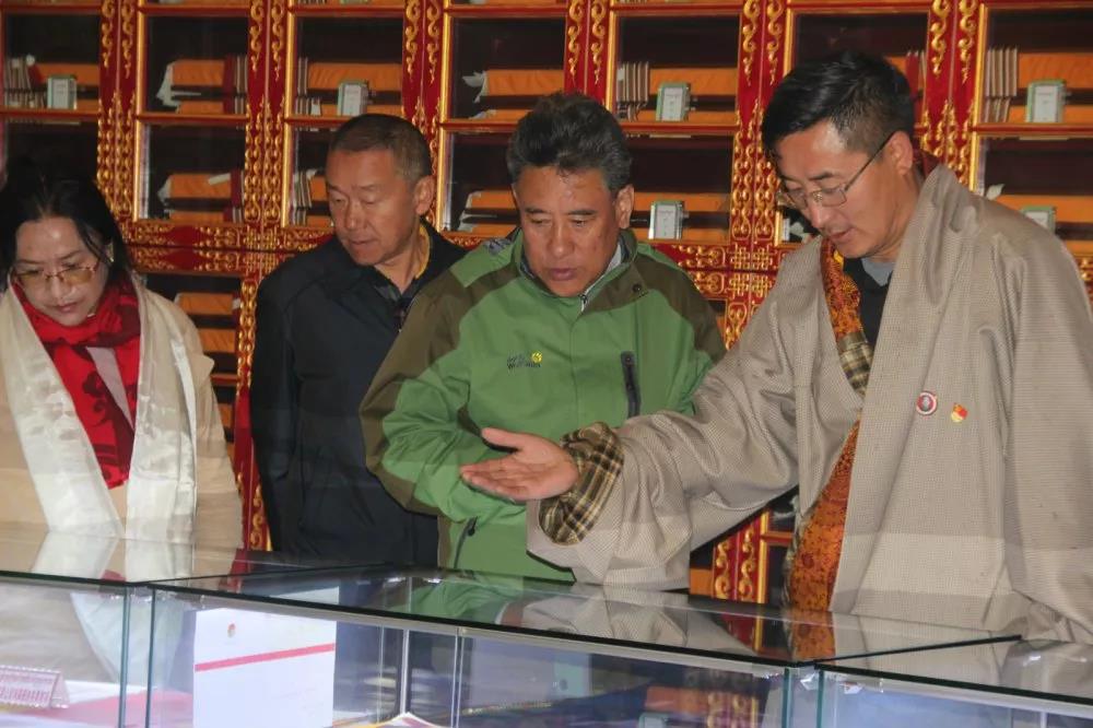 厲害了，央視媒體走進(jìn)若爾蓋藏文中學(xué)