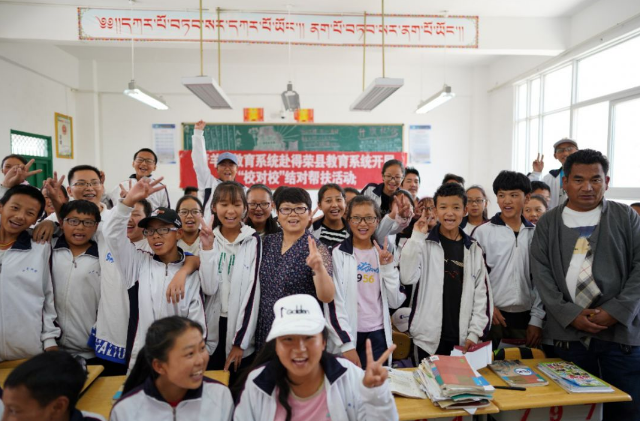 成都樹德實驗中學赴得榮縣中學進行對口幫扶活動