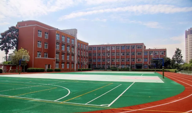 四川師范大學附屬中學外國語學校地理位置在哪里？