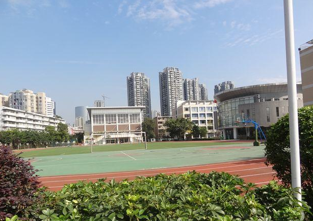 四川大學附屬中學地理位置和咨詢電話是？