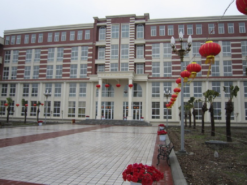 四川師范大學(xué)附屬第三實(shí)驗(yàn)中學(xué)聯(lián)系電話是多少？
