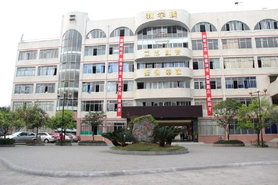 平樂中學(xué)近幾年的中考錄取分?jǐn)?shù)線是多少？
