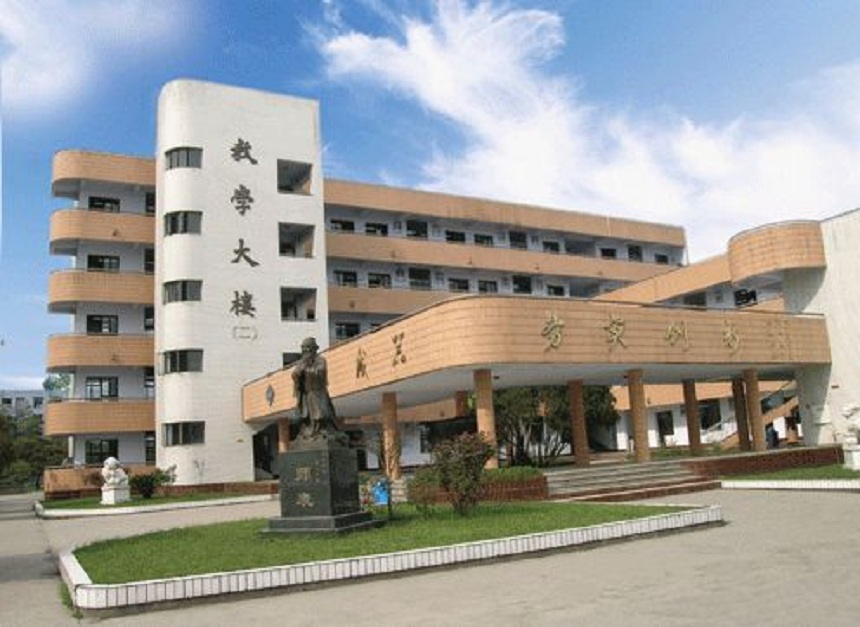 西南交通大學(xué)附屬中學(xué)學(xué)校環(huán)境好不好？