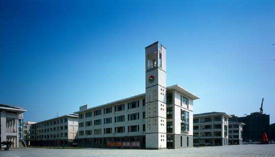 都江堰外國(guó)語(yǔ)實(shí)驗(yàn)學(xué)校2020年中考錄取分?jǐn)?shù)線是多少？