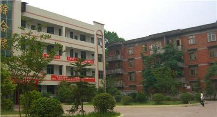 丹山中學(xué)在哪？