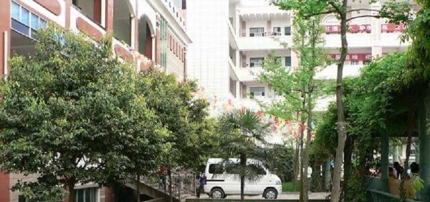 伍隍中學(xué)校園環(huán)境好嗎？