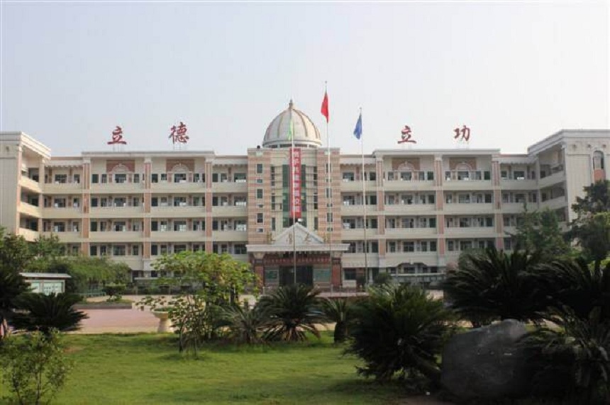 伍隍中學(xué)師資怎么樣？