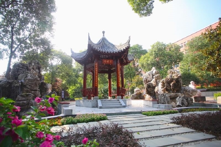 綿陽中學(xué)學(xué)費(fèi)貴不貴？