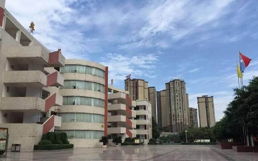 華興中學(xué)是民辦嗎？