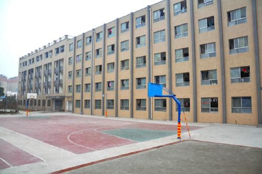 德陽東電中學是不是公辦高中？