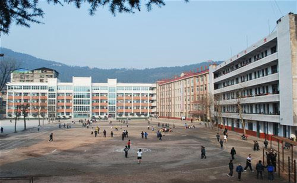 平昌縣第二中學(xué)學(xué)校環(huán)境怎么樣？