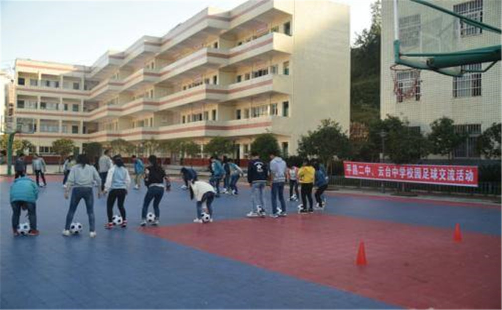 云臺(tái)中學(xué)學(xué)校詳細(xì)地址在什么地方？