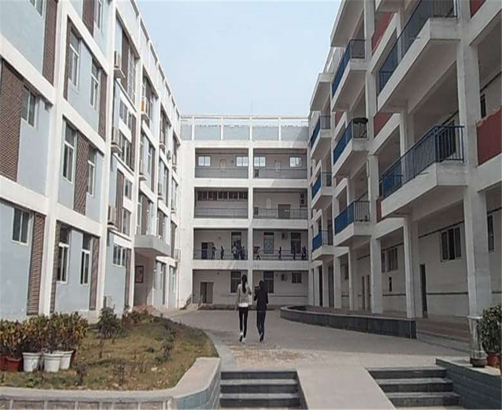 廣元市八二一中學(xué)2020年學(xué)校學(xué)費(fèi)是多少？