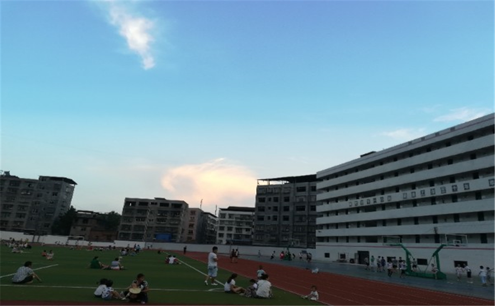 鐵佛中學學校詳細地址在什么地方？