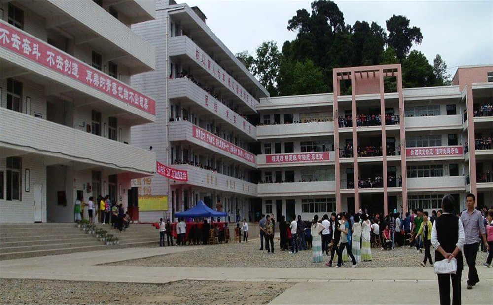 玉山中學(xué)學(xué)校詳細(xì)地址在什么地方？