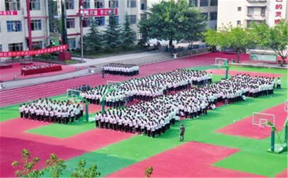 巴中六中學(xué)校環(huán)境怎么樣？