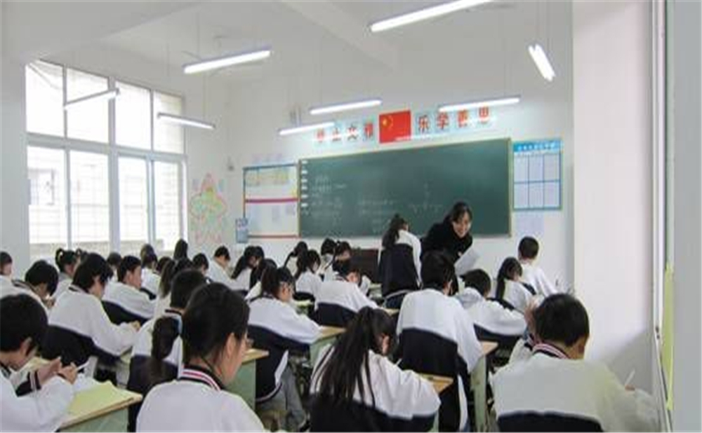 鼎山中學(xué)2020年中考錄取分?jǐn)?shù)線是多少分？