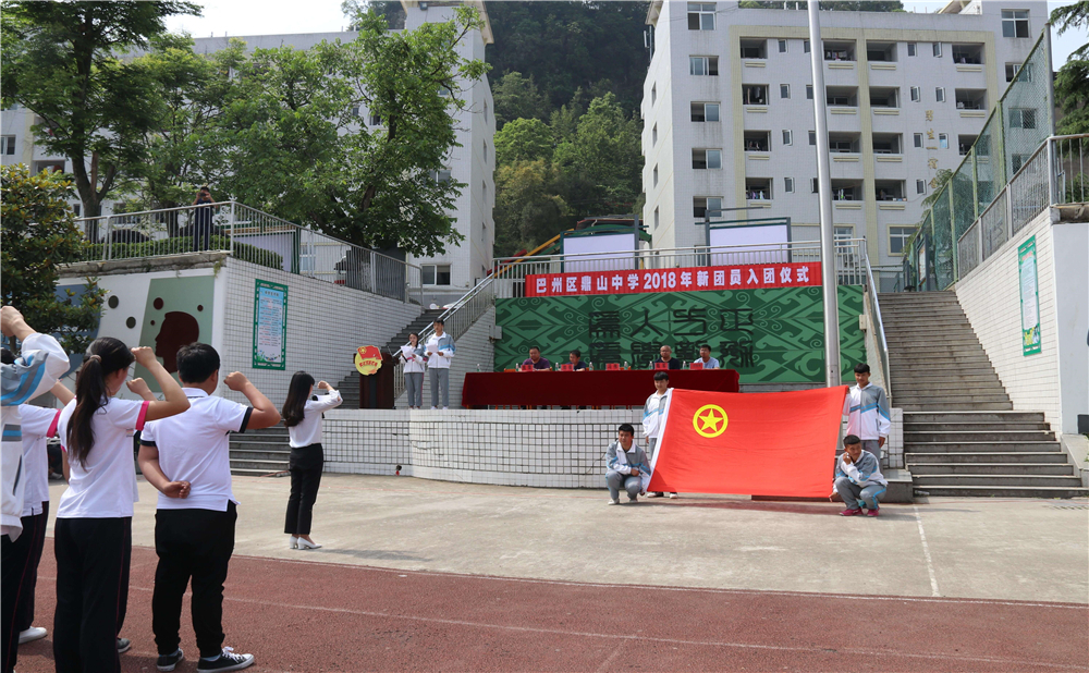 鼎山中學(xué)學(xué)校招辦電話是多少？