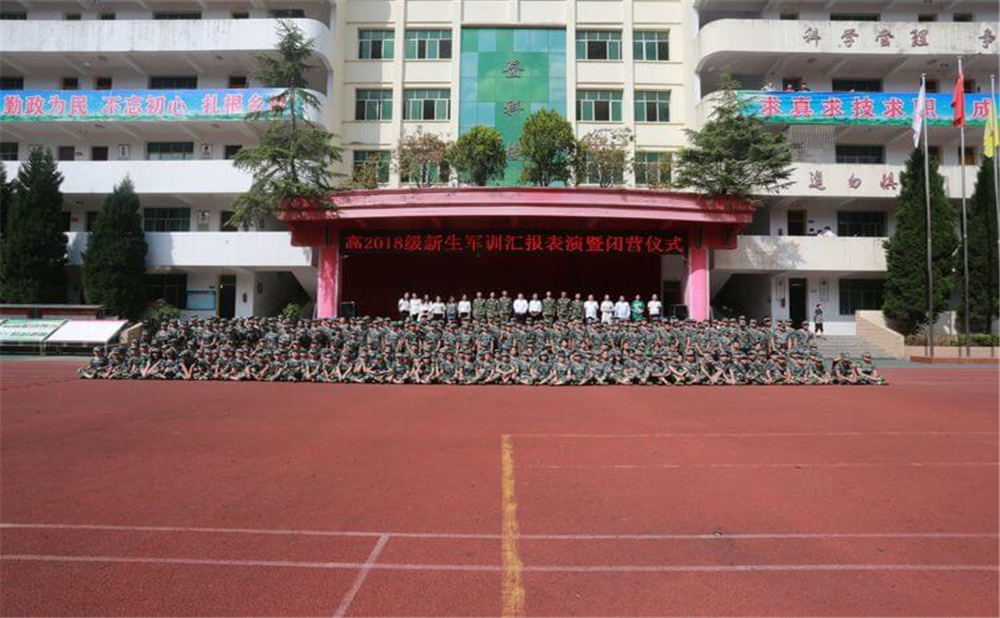 恩陽(yáng)登科中學(xué)學(xué)校學(xué)費(fèi)多少錢一年？