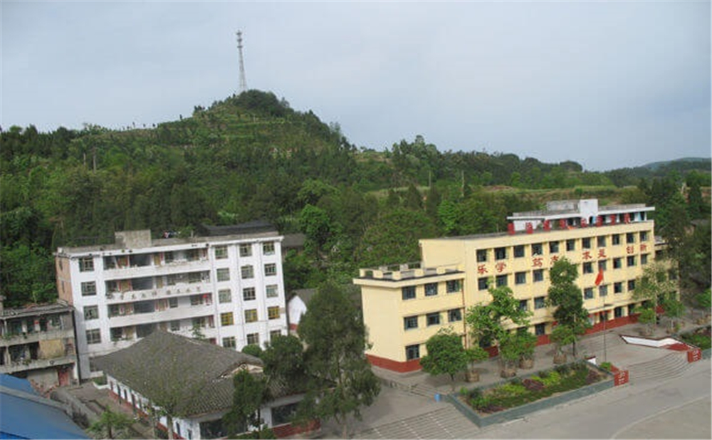 巴州區(qū)茶壩中學學校環(huán)境怎么樣？