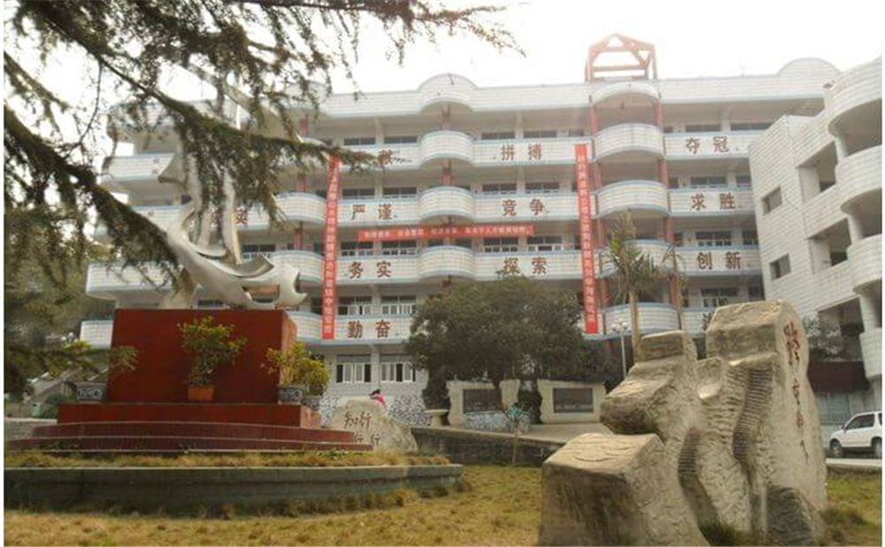 資中龍結(jié)中學(xué)學(xué)校環(huán)境怎么樣？
