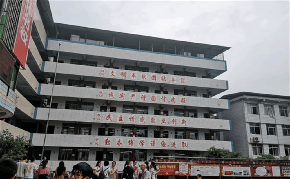 資中縣第三中學(xué)學(xué)校環(huán)境怎么樣？