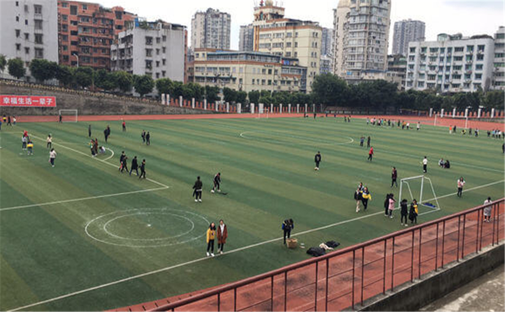 內(nèi)江市翔龍中學學校環(huán)境怎么樣？