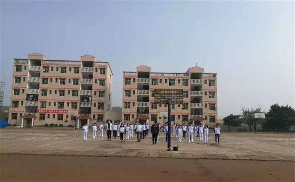 內(nèi)江市第十一中學(xué)2020年學(xué)校學(xué)費多少錢一年？