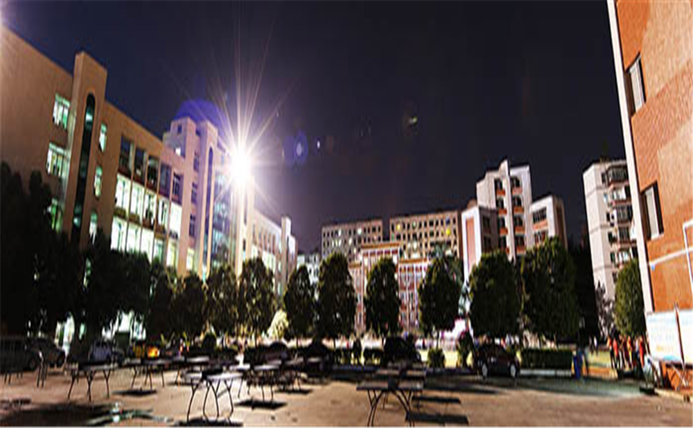 南充市白塔中學(xué)學(xué)校環(huán)境怎么樣？