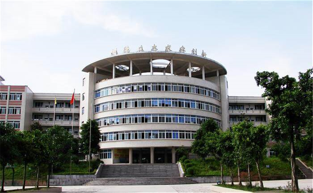 高坪中學(xué)學(xué)校環(huán)境怎么樣？