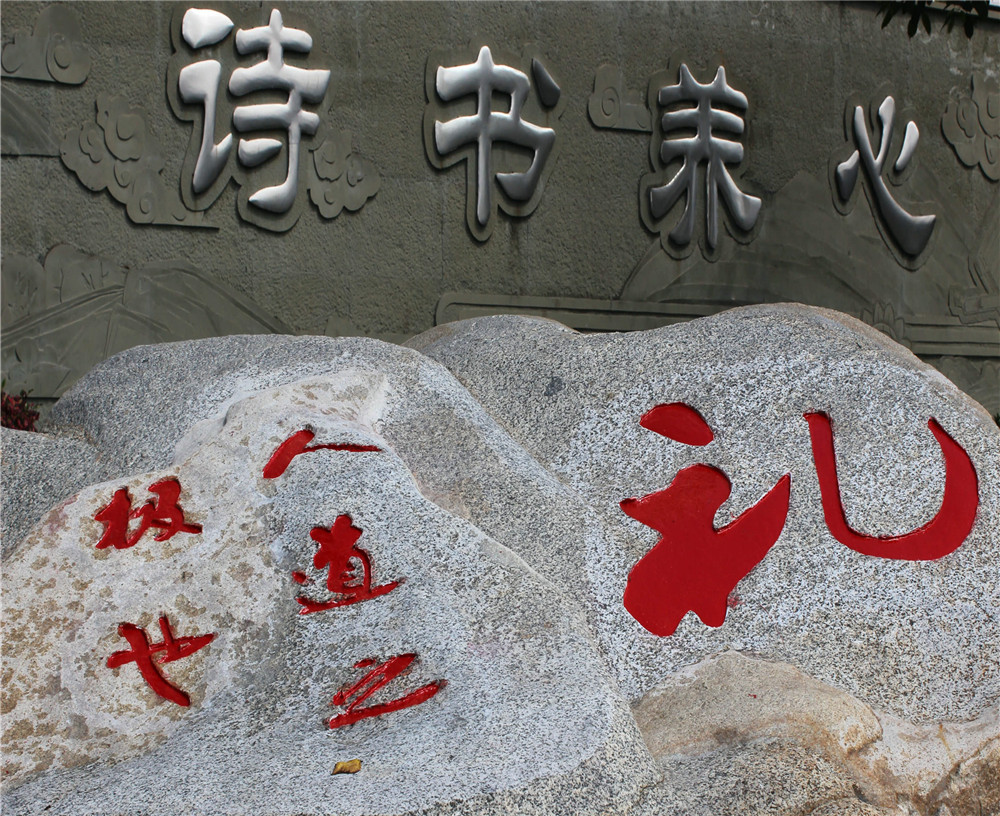 攀枝花市大河中學(xué)校招辦電話是多少？