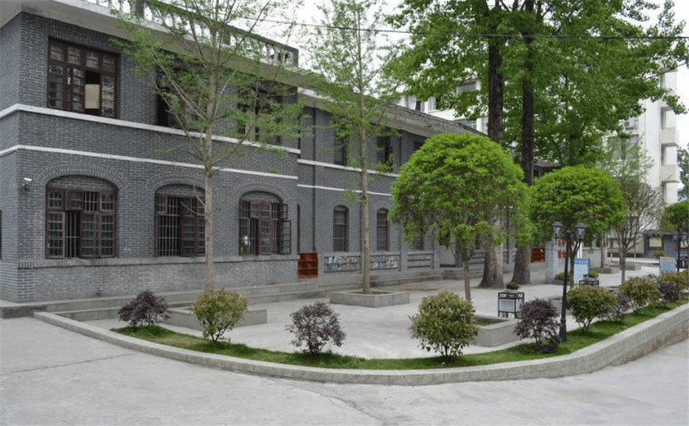 閬中市柏埡中學(xué)學(xué)校招辦電話是多少？