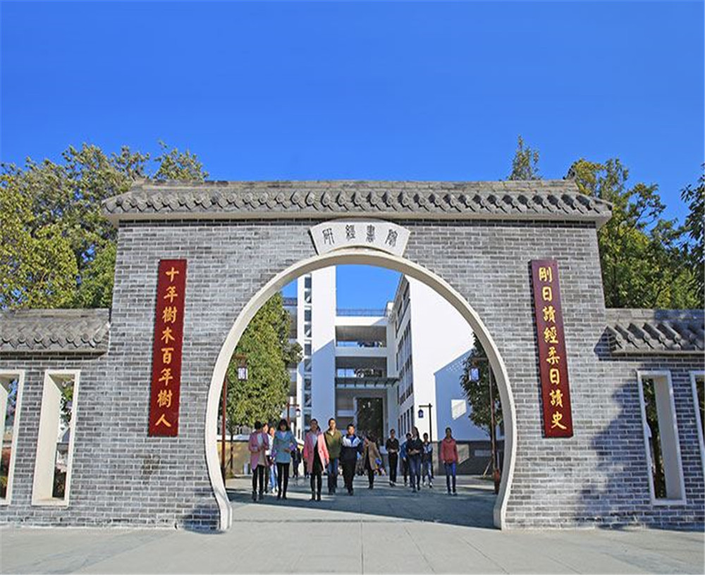西昌市第二中學(xué)2020年的收費(fèi)標(biāo)準(zhǔn)是多少？