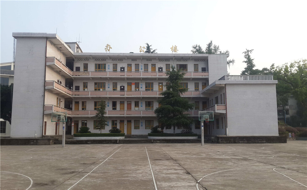 蓬安中學(xué)學(xué)校環(huán)境怎么樣？
