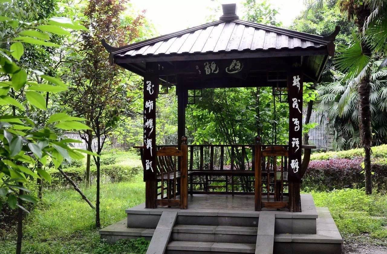 成都十八中一年的學(xué)費(fèi)是多少？