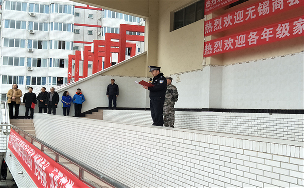大彎中學(xué)外招生一年的學(xué)費(fèi)是多少？