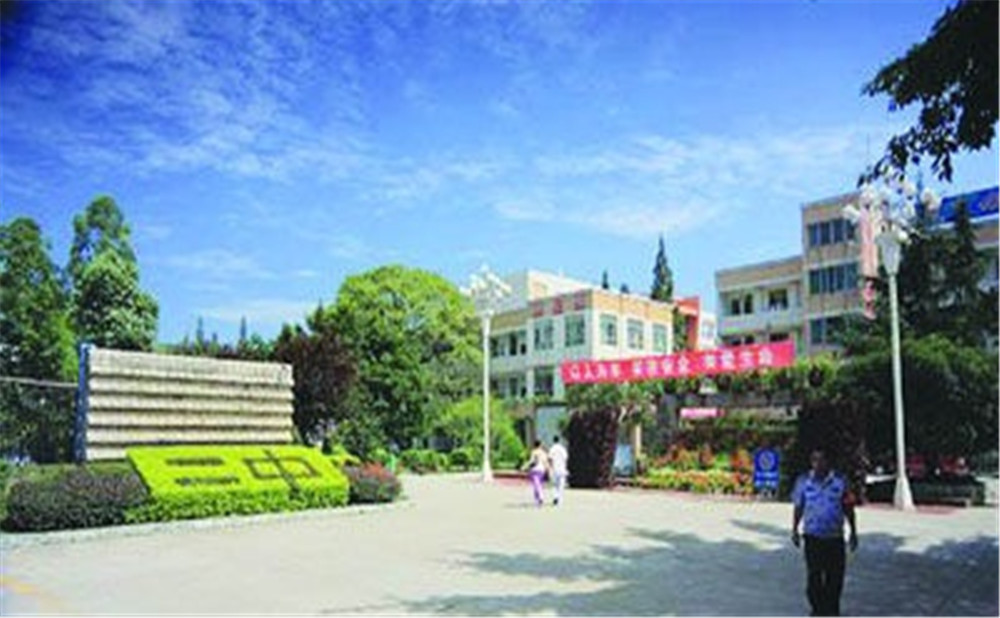 新都二中去年的錄取分?jǐn)?shù)是多少？