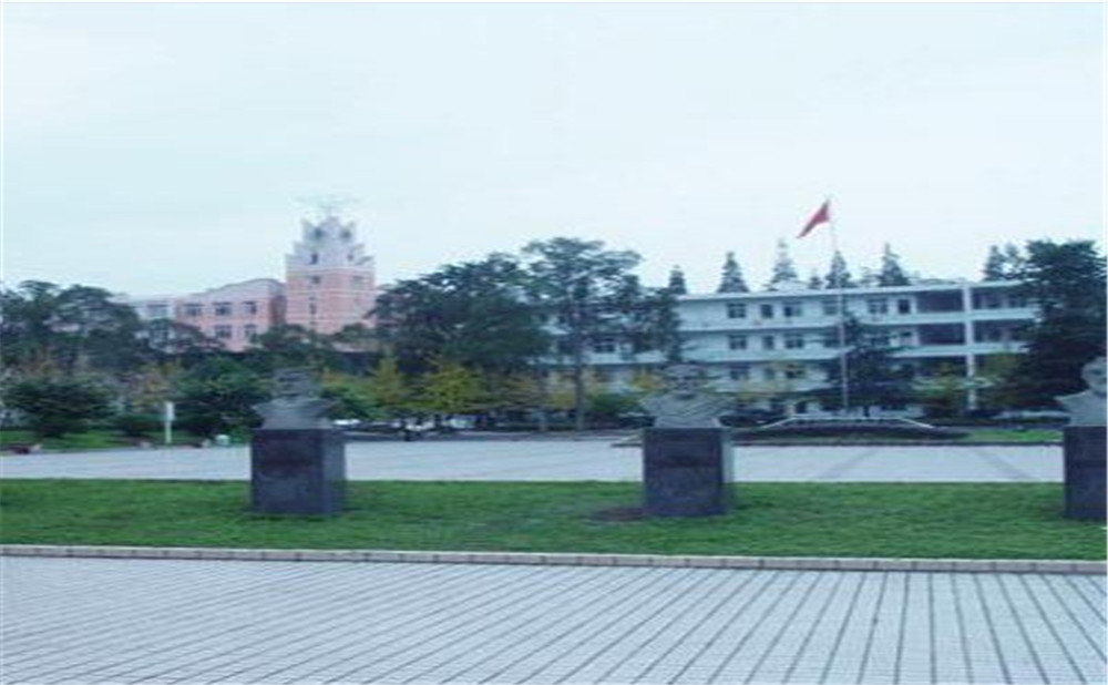 郫縣二中外招生一年的學(xué)費(fèi)是多少？