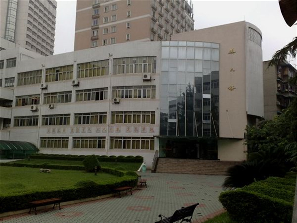 成都市鹽道街中學近三年的錄取分數(shù)是多少？
