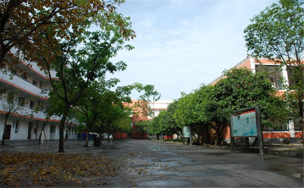 大邑中學(xué)近三年的錄取分?jǐn)?shù)是多少分？