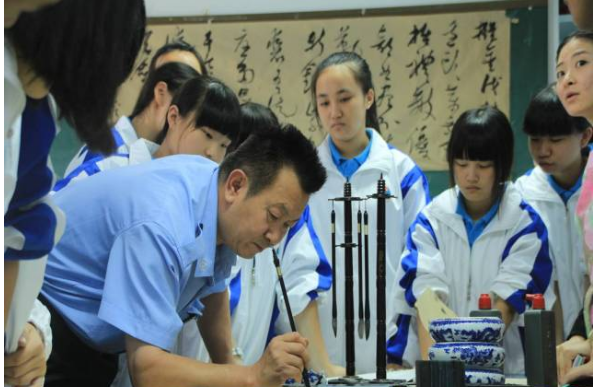 武侯高級(jí)中學(xué)的學(xué)費(fèi)是多少錢(qián)？