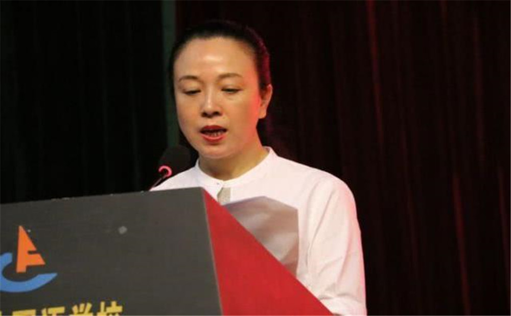 成都外國(guó)語學(xué)校的學(xué)費(fèi)是多少是多少？