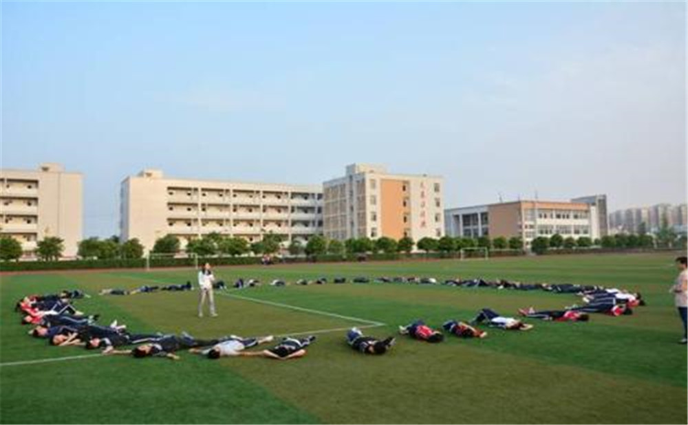 郫縣四中高中宿舍怎么樣？