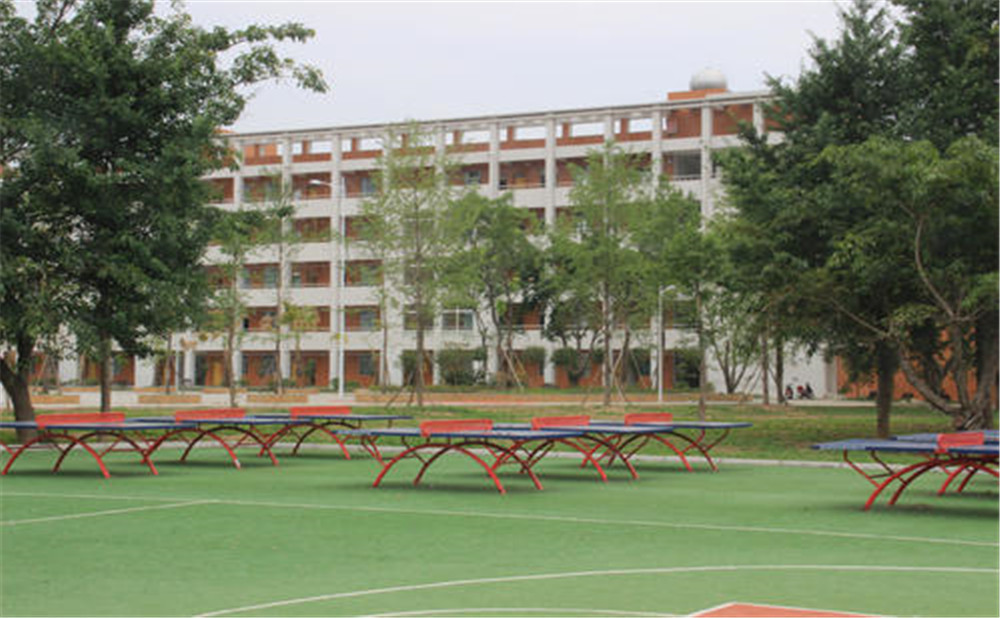 金堂實(shí)驗(yàn)中學(xué)的高中宿舍怎么樣？