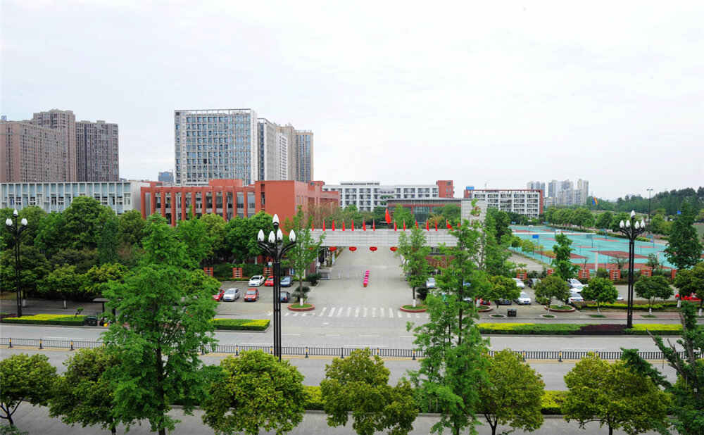 香城中學(xué)的高中住宿怎么樣？