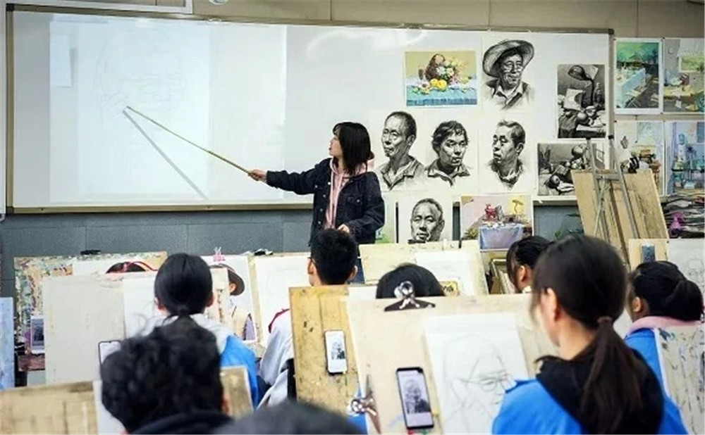 成都市第三中學(xué)錄取分?jǐn)?shù)是多少？