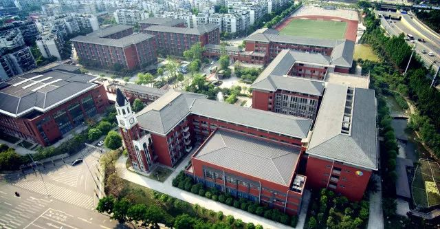 成都七中萬(wàn)達(dá)學(xué)校的錄取分?jǐn)?shù)線是多少？"image.png"