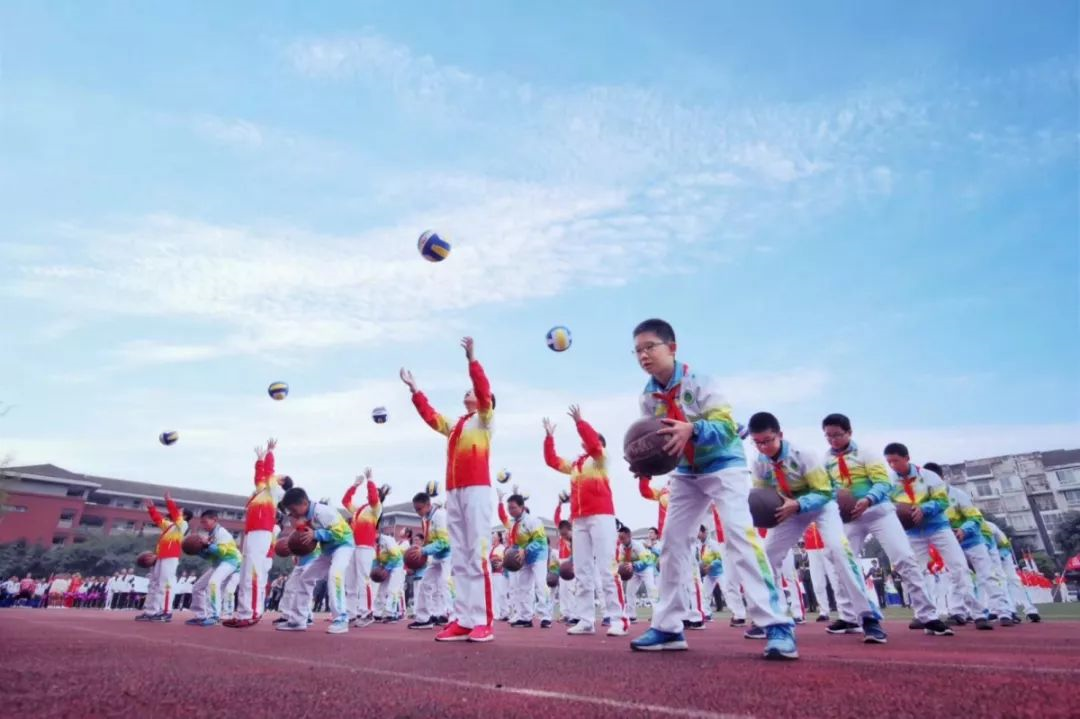 成都七中萬(wàn)達(dá)學(xué)校的本科升學(xué)率是多少？